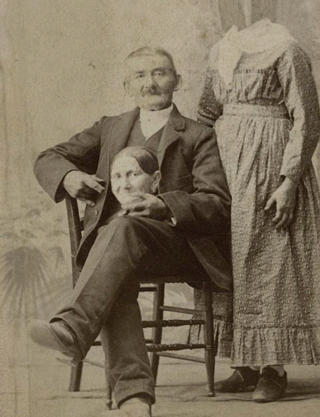 Illustration for article titled The Creepiest Headless Portraits from the Victorian Era